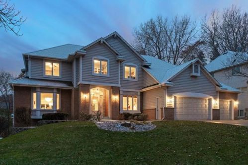 646 Evans Ct, Saint Paul MN  55126-2315 exterior