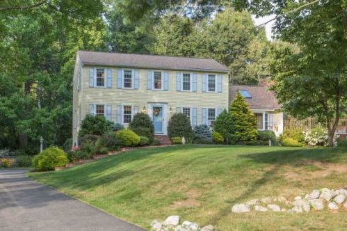 15 Bartlett Rd, Hampstead, NH 03841-2145