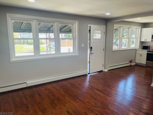 24 Skidmore Trl, Hopatcong, NJ 07843-1736