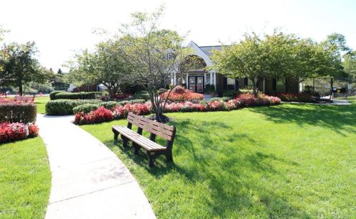 32 Coriander Dr, Princeton NJ  08540-9425 exterior