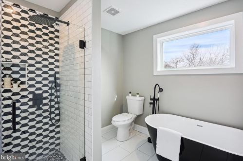 6615 Gude Ave, Silver Spring MD 20912-4827 exterior