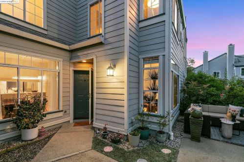 502 Commodore Dr, Richmond CA  94804-4583 exterior
