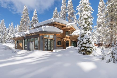 11861 Bottcher Loop, Truckee CA  96161-2793 exterior