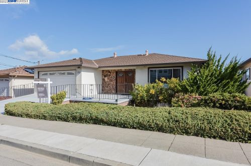 21682 Shadyspring Rd, Hayward, CA 94546-6838