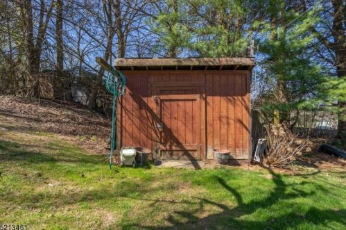 3 Autumn Ln, Hackettstown NJ  07840-4704 exterior