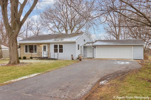 37114 Shirley Dr, Gurnee, IL 60031-3510