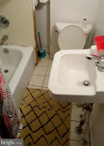 2144 10th St, Philadelphia PA 19148-3005 exterior