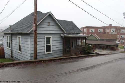 413 27th St, Clarksburg, WV 26301-2412