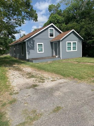 210 6th St, Morgans Point TX  77571-4904 exterior