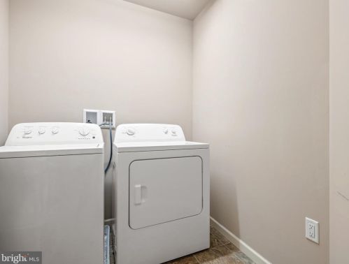 7 Copperwood Ln, Ephrata PA  17522-9186 exterior
