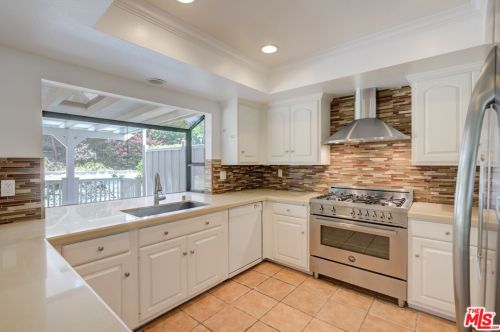 5551 Aldren Ct, Calabasas, CA 91301-2059