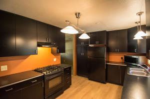21107 View Lake Dr, Redding, CA 96003-8286