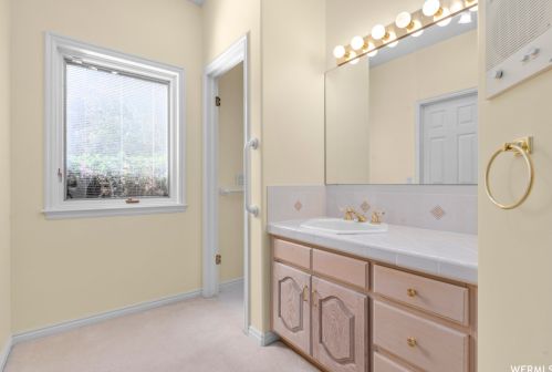 2515 Willow Hl Dr, Sandy UT 84093-1894 exterior