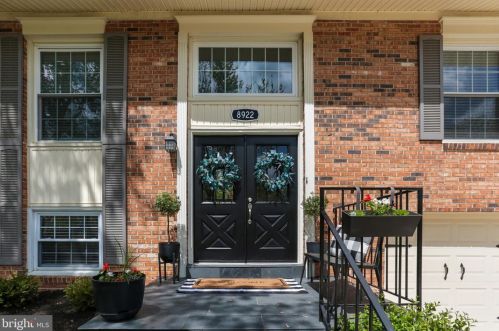 8922 Applecross Ln, Springfield VA  22153-1201 exterior