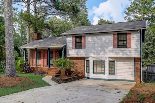 4054 Huddersfield Dr, Lithonia, GA 30039-6439