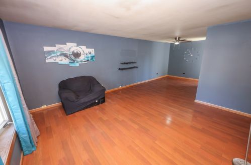 304 Arrowhead Dr, Joliet, IL 60404-9663