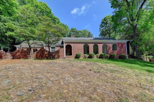 1952 Innwood Rd, Atlanta, GA 30329-2715