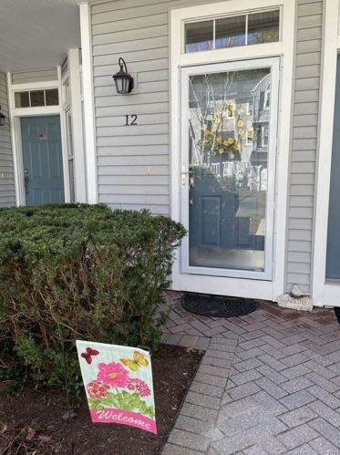 12 Rivendell Dr, Huntington, CT 06484-4331