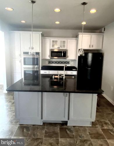 118 Un Rdg Dr, Charles Town WV 25414-4937 exterior