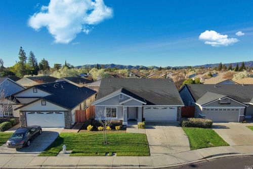 279 Yosemite Cir, Vacaville, CA 95687-3480