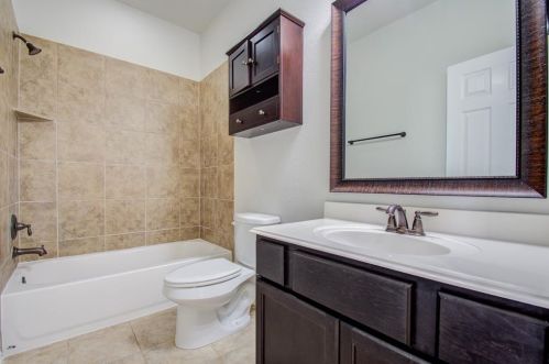 5611 Jay Thrush Dr, Richmond TX 77407 exterior