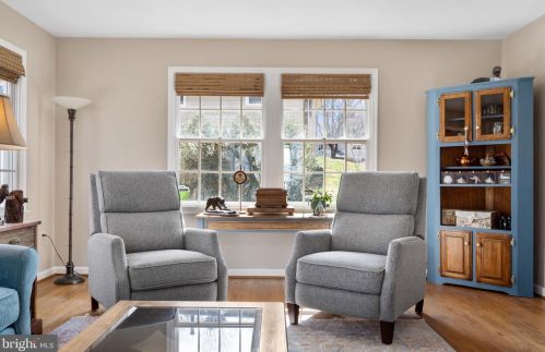 6705 Little Ann Ct, Springfield VA  22152-2629 exterior