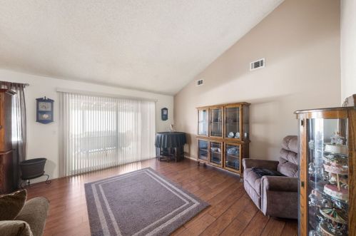 9479 Stirrup St, Riverside CA  92509-4960 exterior