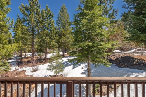 13610 Hillside Dr, Truckee CA  96161-6867 exterior