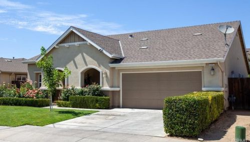 4561 Burns Ave, Fresno, CA 93725-1649