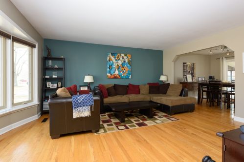 1771 Wood Ln, Mount Prospect, IL 60056-1753