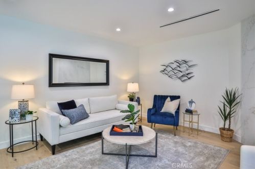 5810 Mammoth Ave, Van Nuys CA  91401-4419 exterior