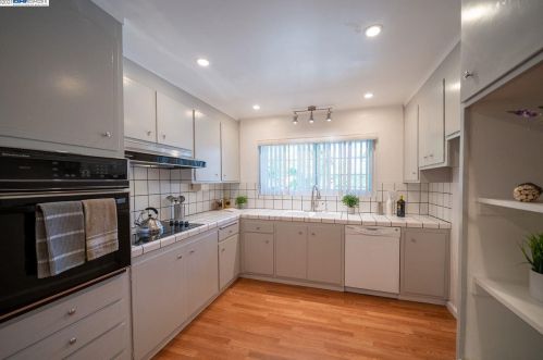 1554 Claycord Ave, Concord CA  94521-2214 exterior
