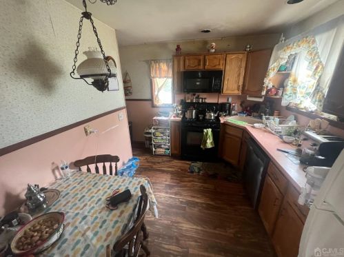 53 Chestnut St, Avenel, NJ 07001-2141
