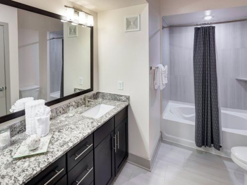 600 Harrold St, Fort Worth, TX 76107-2323