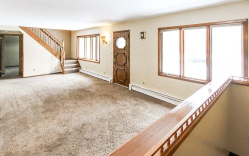 2126 Hillview Rd, Saint Paul MN  55112-1224 exterior