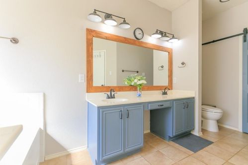 1101 Whistle Stop Dr, Fort Worth TX 76131-4924 exterior