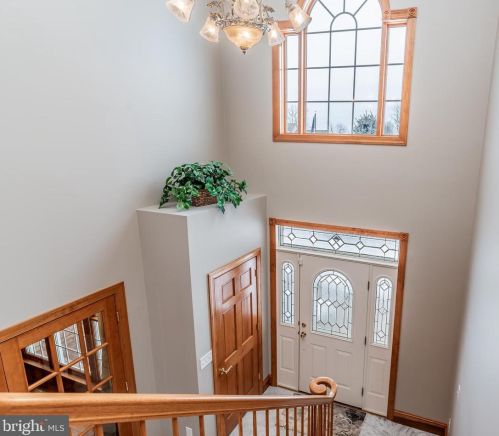 5 Linden Dr, Carlisle PA 17015-6906 exterior