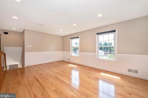 1306 Leister Dr, Silver Spring MD 20904-1547 exterior