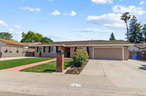 8712 Lodestone Cir, Elk Grove CA  95624-2520 exterior