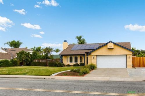 1582 Mission Meadows Dr, Oceanside, CA 92057-4806