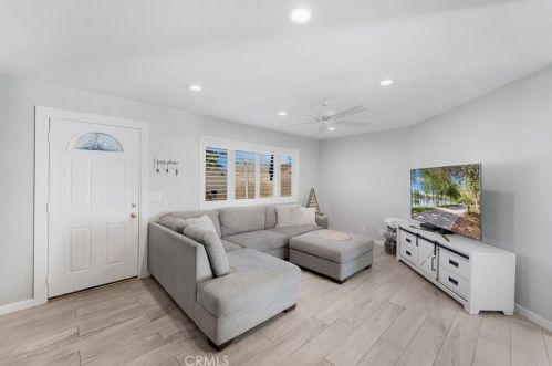 19745 Keswick Ln, Huntington Beach CA  92646-4246 exterior