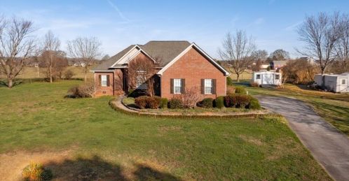 35 Lake Dr, Carrollton, GA 30117-5516