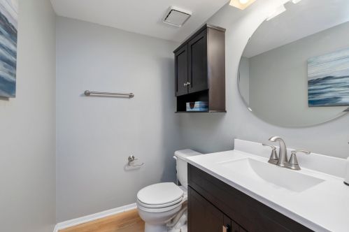 911 Cumberland Ct, Carol Stream IL  60188-9070 exterior