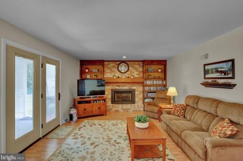 202 Suncrest Rd, Lancaster PA  17601-4835 exterior