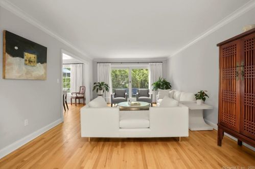 24 Martin Dl, Greenwich CT  06830-4742 exterior