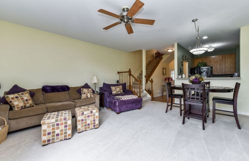 103 Canterbury Ct, Oswego, IL 60543-8428