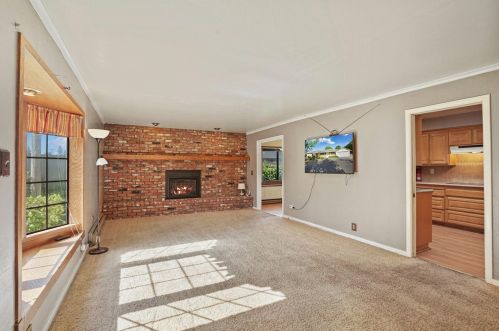 9750 Waterman Rd, Elk Grove, CA 95624-9402