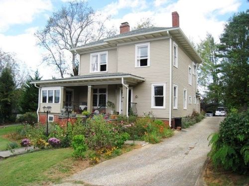47 Dillard St, Unaka, NC 28906-2937