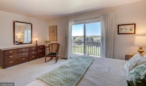 3282 Camelot Dr, Saint Paul MN  55125-2754 exterior