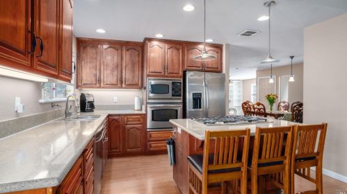 754 Tulare Dr, Vacaville, CA 95687-6241